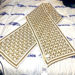 MICHEAL KORS SCARF TAN AND WHITE